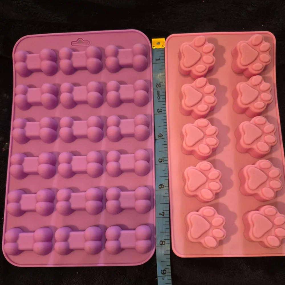 Silicone Baking Molds in Purple and Pink